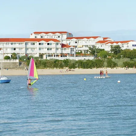 דירה With A View On The Pool Or Near Boyard